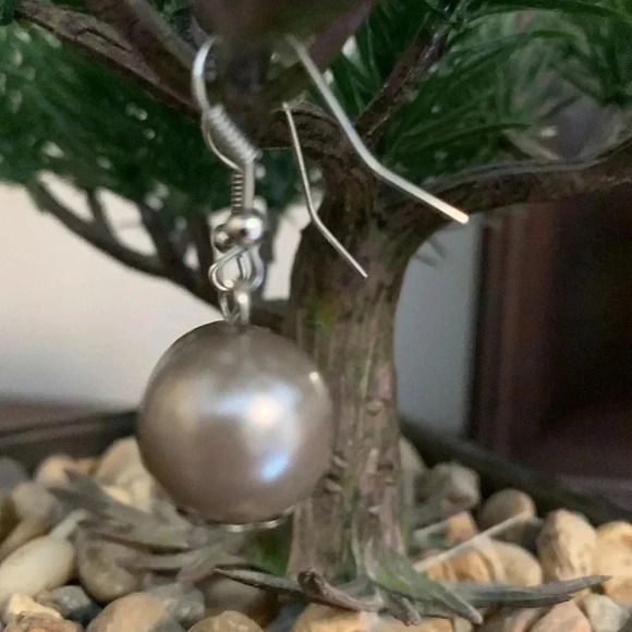 Grey Taupe faux pearl drops - Picture 2 of 4
